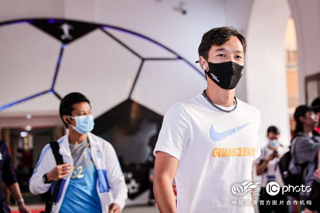 赶集的妇人